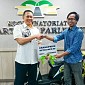 Ketua MPR RI Bamsoet Serahkan Hadiah Sepeda Motor Kepada Wartawan Koordinatoriat Wartawan Parlemen