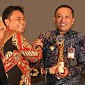 Inovasi 4T Bawa Bupati Sampang Terima Penghargaan Bhumandala Award Kategori Emas