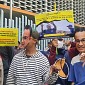 Aktivis Gerakan Tolak Pemilu Curang Gelar Aksi Teatrikal Balap Lari,  Desak Bawaslu Beri Kartu Merah Anies Baswedan