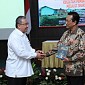 Pemerintah Serahkan SK Perhutanan Sosial Kepada Masyarakat di Sumatera Selatan