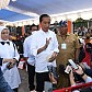 Presiden Jokowi Tinjau Penyaluran Bantuan Pemerintah di Kota Baubau