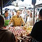 Tinjau Pasar Bukit Sulap, Wamendag Jerry: Harga dan Stok Bapok Stabil