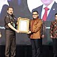 Dorong Reformasi Birokrasi Kejaksaan, Menteri PANRB Dianugerahi Penghargaan R. Soeprapto dari Jaksa Agung